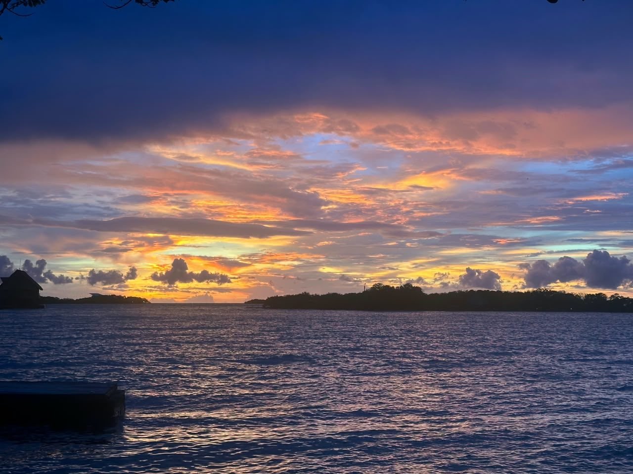 Tour al atardecer en las Islas del Rosario – Coralina Island